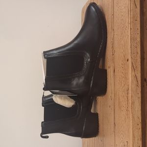 Brand new Ellin Rainboot size 9